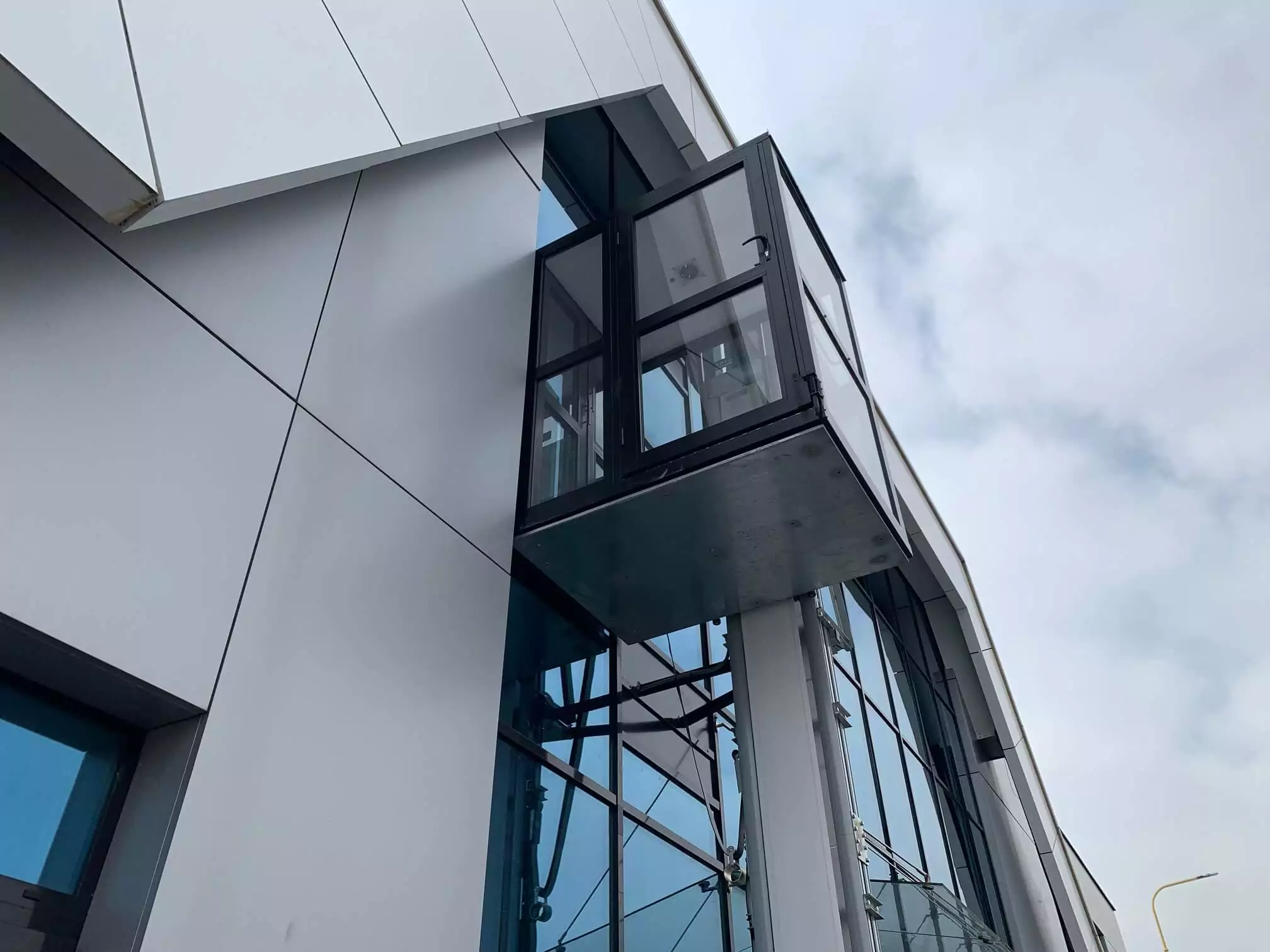 Zvislé hydraulické plošiny OS 200 - je to tam 