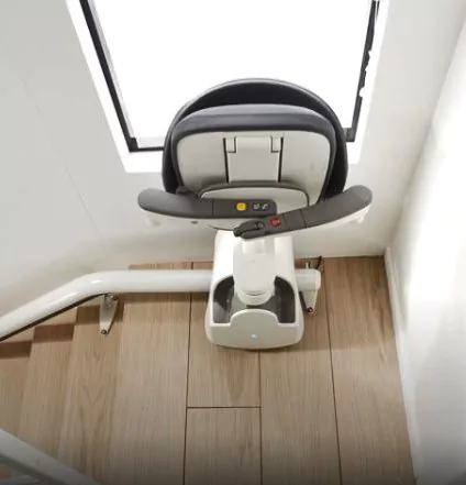 schodiskový výťah FLOW X najjedinečnejší stoličkový výťah , akí vám môžeme zabezpečiť v EU.