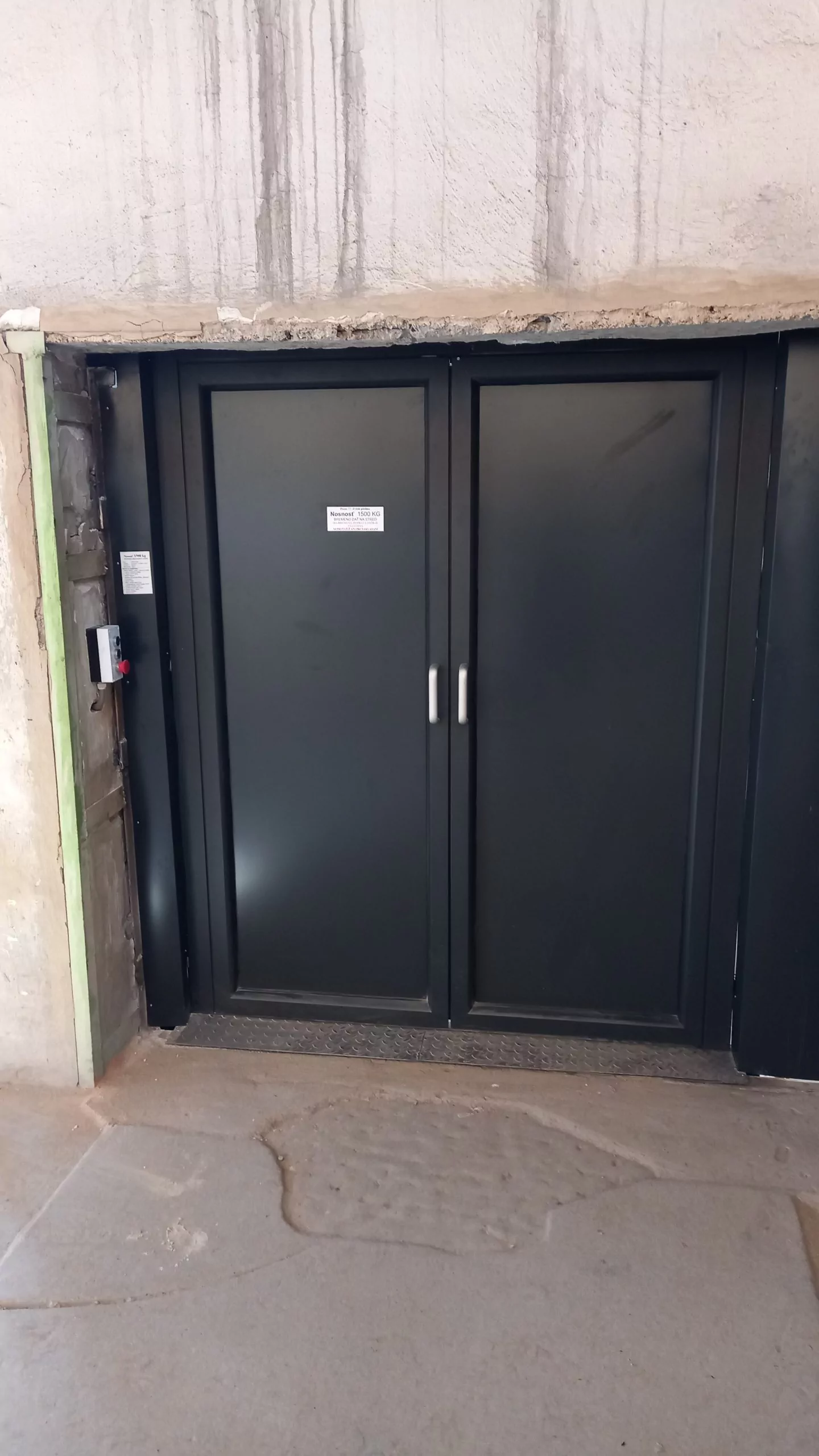 Nákladné plošiny UN907 - je to tam